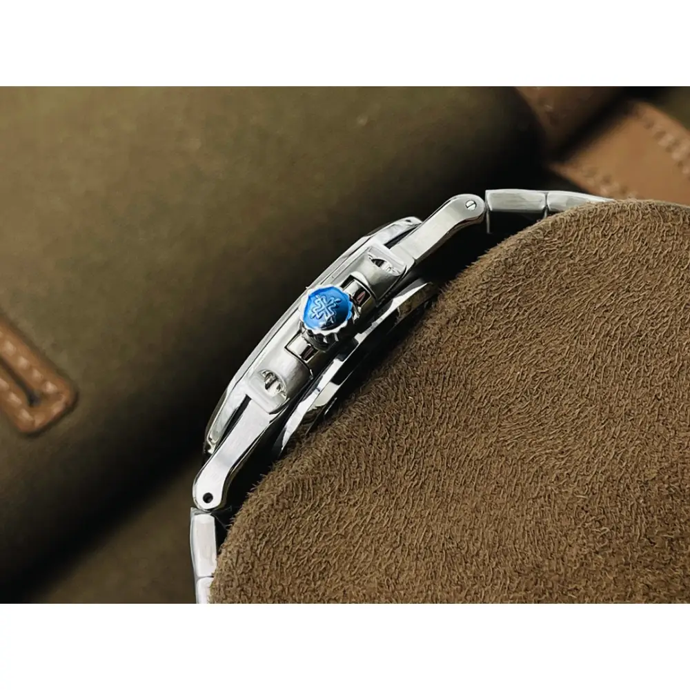 Patek Philippe Nautilus "The Blue King" - Image 5