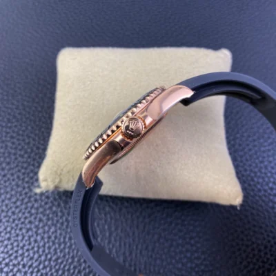 Rolex Yacht-Master 42 in Everose Gold - Image 4