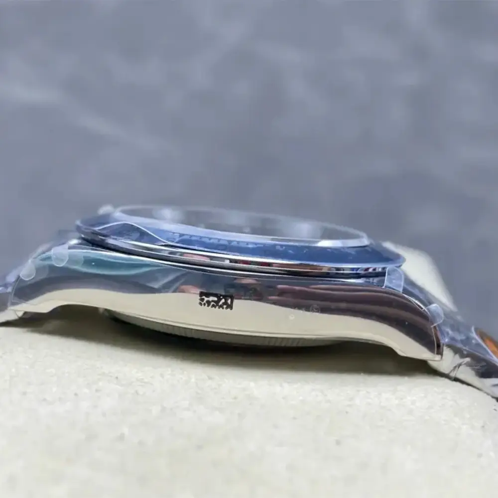 Rolex Daytona – Ice Blue Chronograph - Image 2