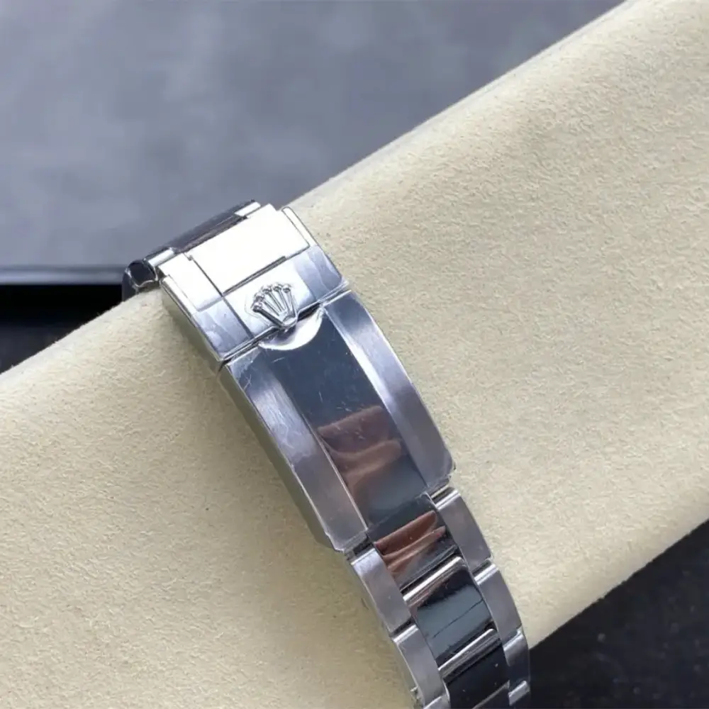 Rolex Daytona – Ice Blue Chronograph - Image 7